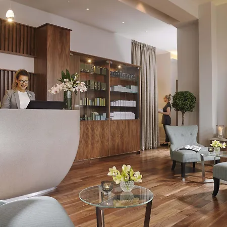 Szálloda Castleknock 4*